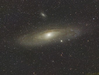 2019/07 M31 - Andromedagalaxie M31 - Andromedagalaxie Diese Galaxie ist unser nächster Nachbar und gehört mit ca. 2,5 Millionen Lichtjahren Entfernung auch zur "lokalen Gruppe". Der...