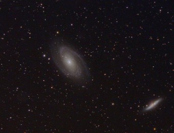 2019/05 M81 & M82 - Bodes Galaxie M81 - Bodes Galaxie und rechts darunter die Zigarrengalaxie (M82) liegen ca. 12 Millionen Lichtjahre von der Erde entfernt. Die Bodes Galaxie hat einen...
