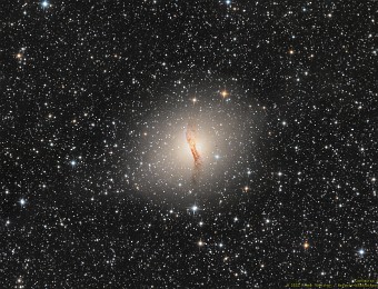 2022/04 NGC 5128 - Centaurus A NGC 5128 - Centaurus A Durch ihre Nähe ist sie eine der am besten untersuchten aktiven Galaxien. Im Zentrum wird ein Schwarzes Loch mit einer Masse von 55...