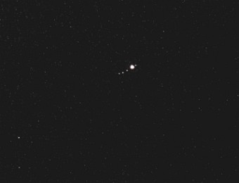 2018/05 Jupiter mit 4 Monden Nikon D750; 1/8 Sek bei f/4.0; Tokina 200mm; ISO 3200 Mehr war aus dem Equipment nicht herauszuholen. Aber es sind alle Monde schön zu sehen ... und das ganz...