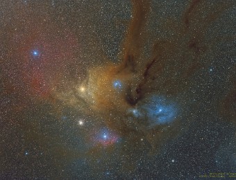 2022/04 Region um Antares Die Region um Antares im Sternbild Skorpion ist eines der farbenprächtigsten Gebiete in unserer Milchstraße. Omegon VeTec571C; Newton 8" f/4,5; 96 x 180 Sek.;...
