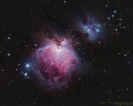 2026/03 Messier 42 - Orionnebel mit Running Man Nebel (NGC 1973) Der Orionnebelist ein heller Emissionsnebels im Sternbild Orion und ist etwa 1.350 Lichtjahre entfernt. Im Zentrum kann man die sogenannten Trapezsterne sehr...