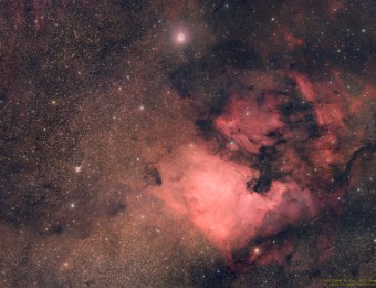 2021/05 HII-Region um Deneb im Schwan Deneb ist der hellste Stern im Sternbild Schwan und seine Umgebung ist geprägt durch schöne Emissionsnebel (Nordamerikanebel, Pelikannebel,. ..) und eine schier...